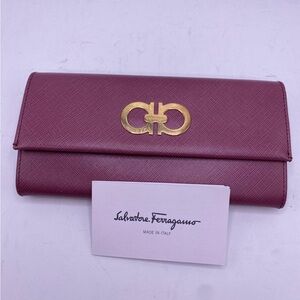Salvatore Ferragamo Gancini flap wallet in leather GJ-22 7121 Purple